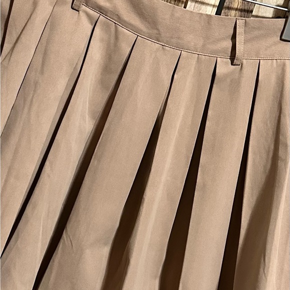 Tan Beige Pleated Mini Skirt - Picture 2 of 3